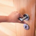 chiudere la porta per mantenere il calore