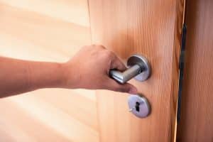 chiudere la porta per mantenere il calore
